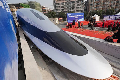 世界首台高温超导高速磁浮工程化样车启用,全碳纤维车身