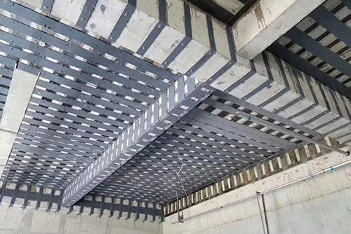 碳纤维桥梁应用实例+1,碳纤维索桥梁加固